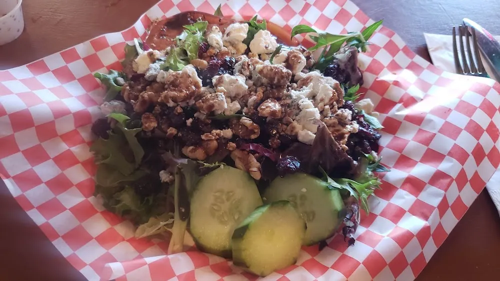Salad w Walnuts Blue Cheese